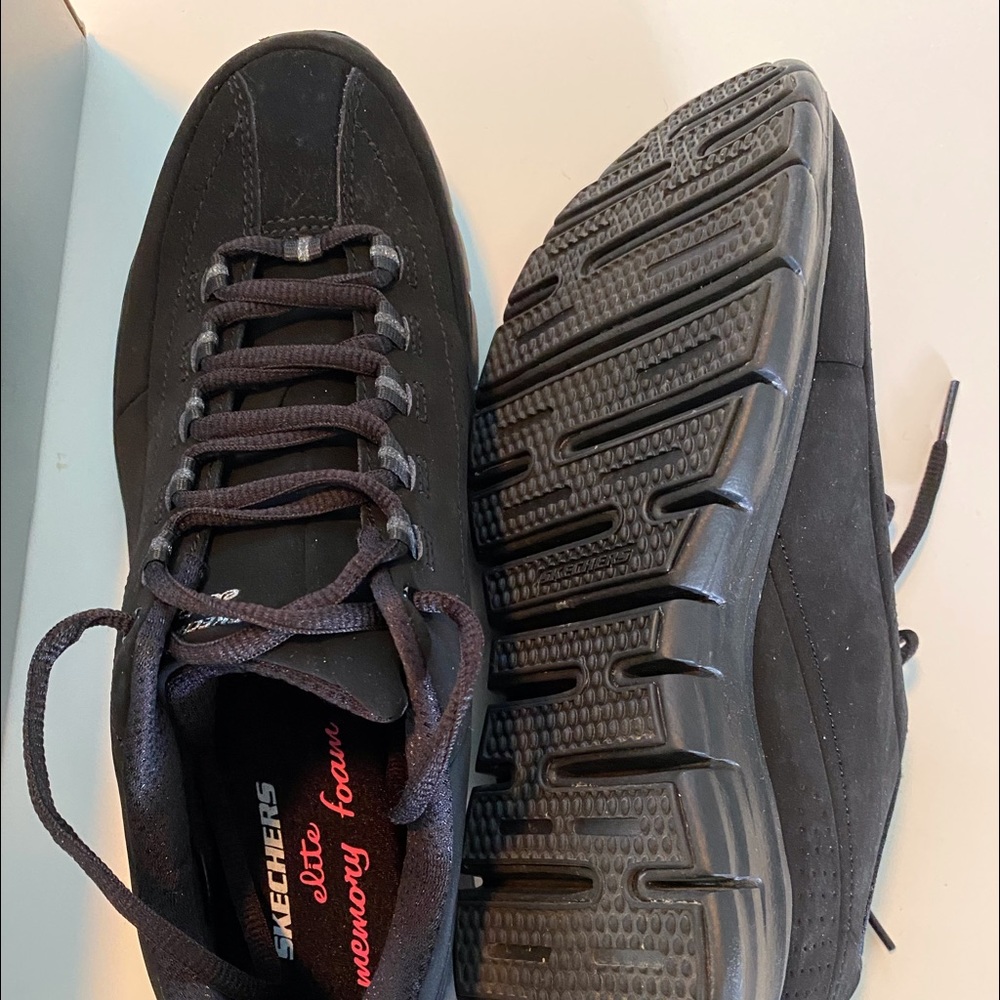 NIB Skechers size 11 Black Sneakers